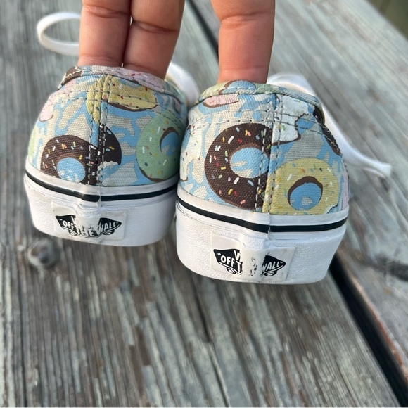 RARE VANS Authentic Donuts Munchies Sprinkles Shoes Sz 5 Men's  6.5Women's - Picture 2 of 6